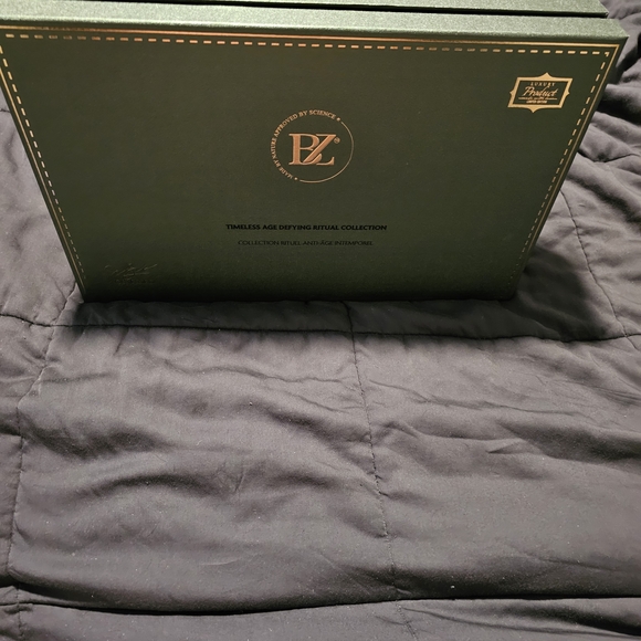 Below Zero Timeless Age Defying Ritual Collection - Sealed - Picture 7 of 8